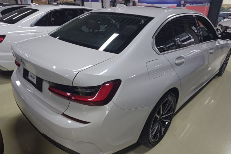 BMW 3 Series 2022 #7 BMW 3 Series 2022 immagine di auto #7