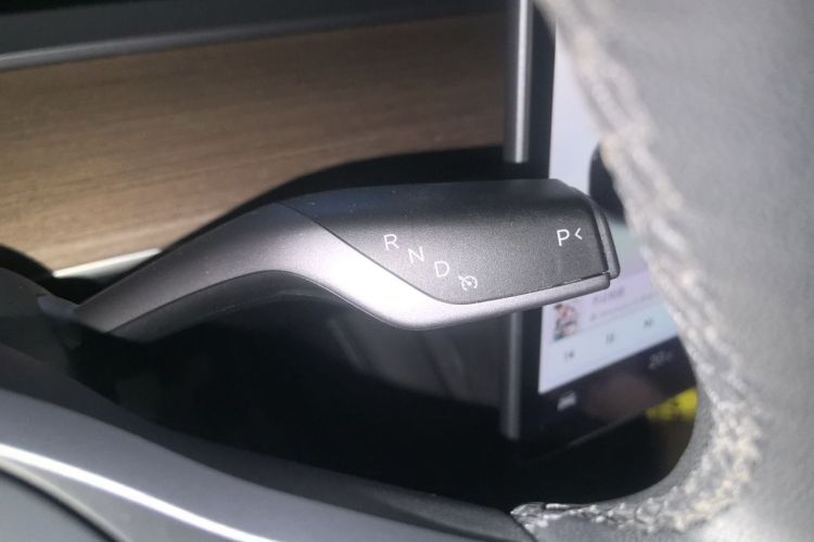 Tesla Model Y 2022 car image #14