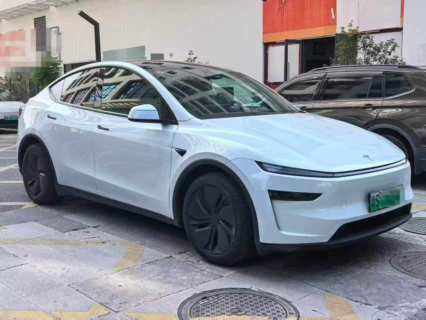 Tesla Model Y 2026 #6 Tesla Model Y 2026 car image #6