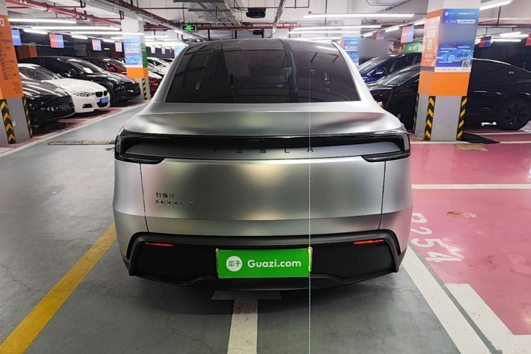Tesla Model Y 2025 car image #6