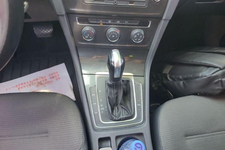 Volkswagen Golf 2017 car image #14