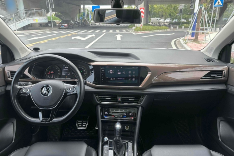 Volkswagen Tharu 2021 immagine di auto #11