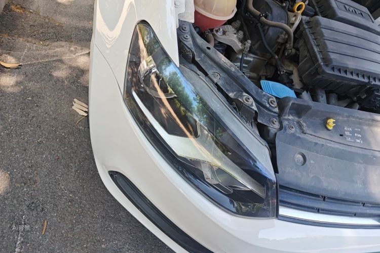 Volkswagen Polo 2015 car image #8
