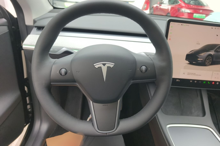 Tesla Model Y 2024 car image #11