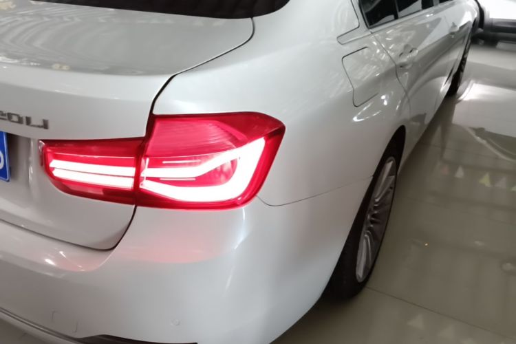 BMW 3 Series 2018 #8 BMW 3 Series 2018 immagine di auto #8