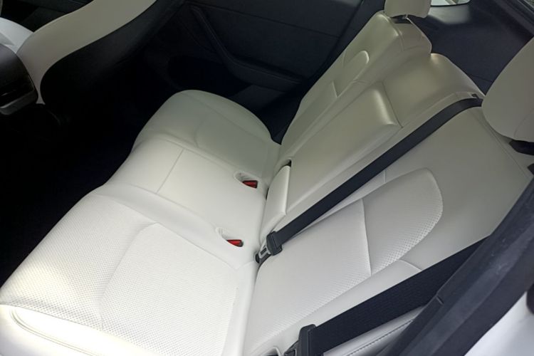 Tesla Model Y 2023 car image #17