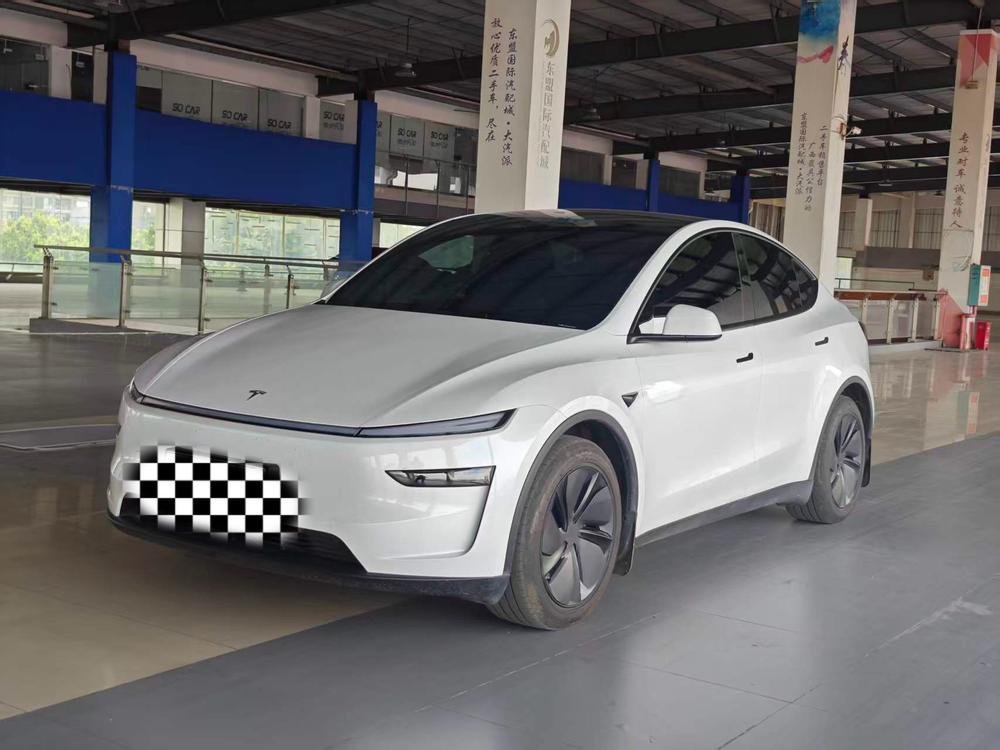 Tesla Model Y 2026 car image 