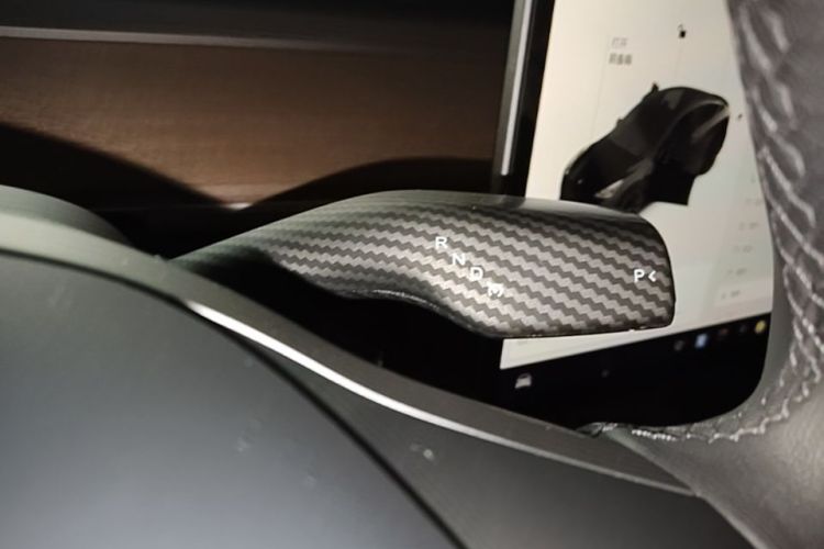Tesla Model Y 2021 #18 Tesla Model Y 2021 car image #18
