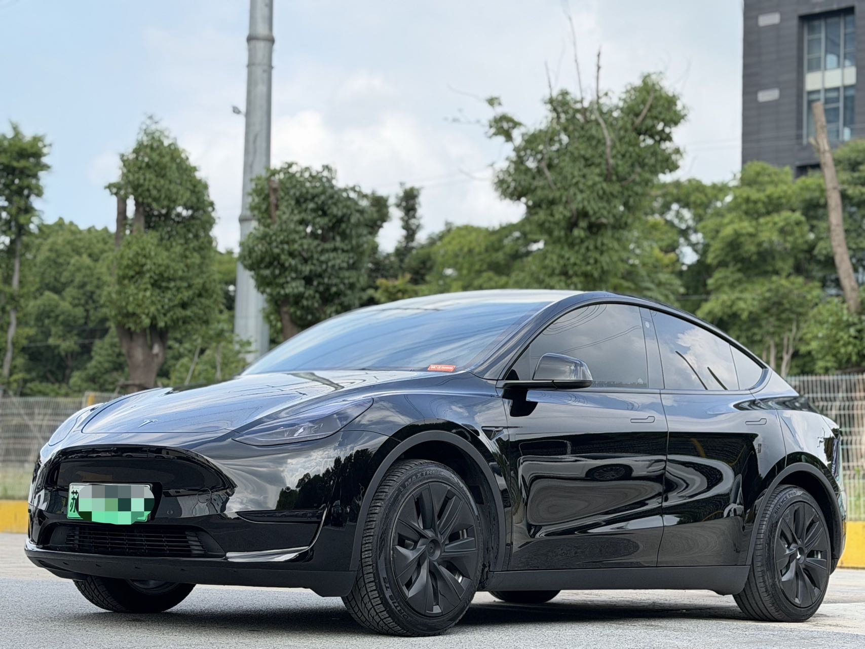 Tesla Model Y 2023 car image 
