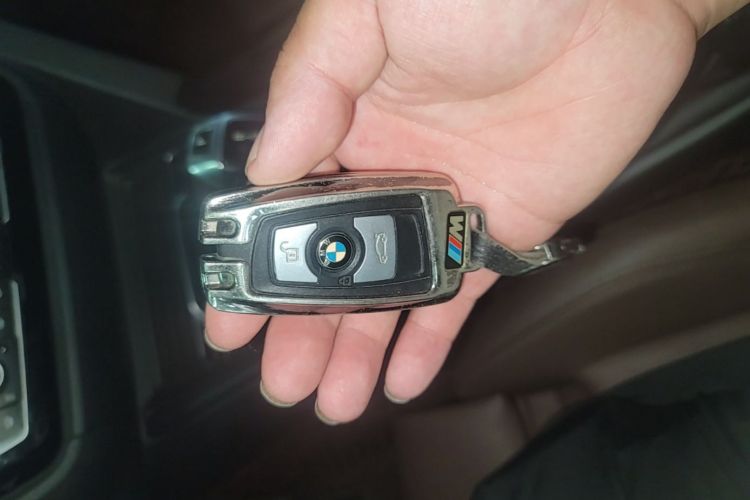 BMW 3 Series 2019 car image #9