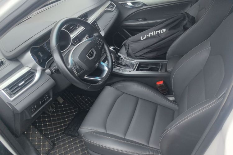 GEELY Emgrand 2019 car image #15