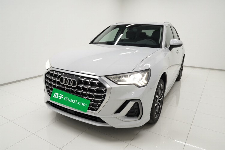 Audi Q3 2025 car image #2