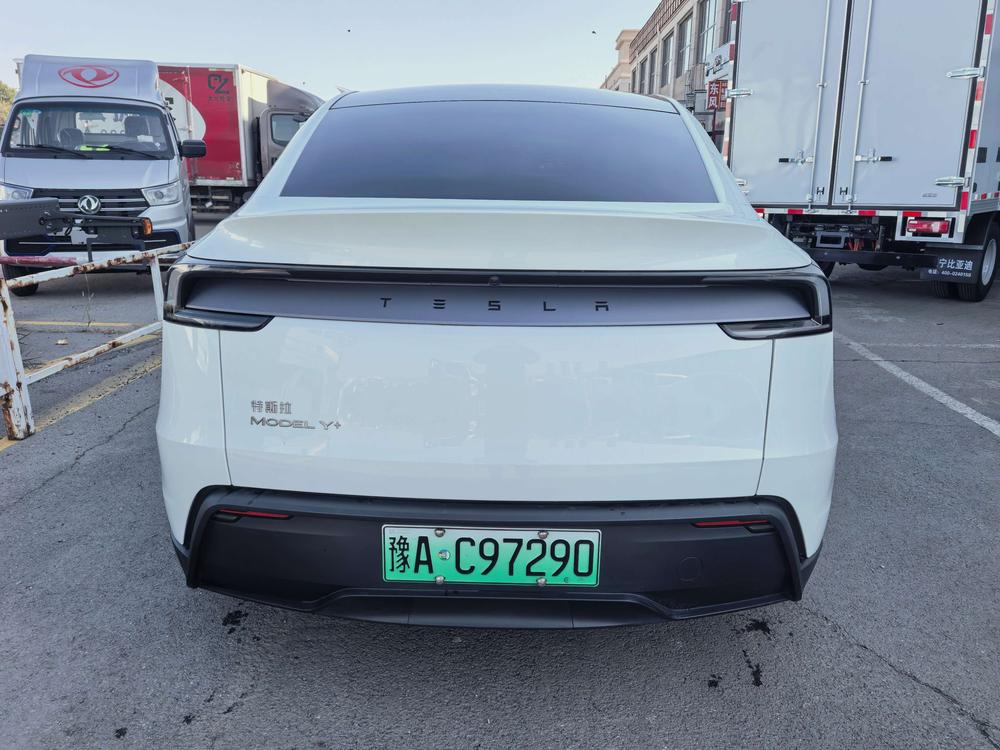 Tesla Model Y 2025 #5 Tesla Model Y 2025 car image #5