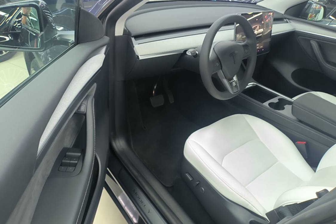 Tesla Model Y 2024 #17 Tesla Model Y 2024 car image #17