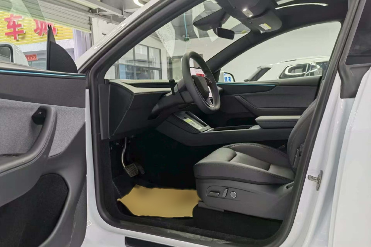 Tesla Model Y 2026 car image #10
