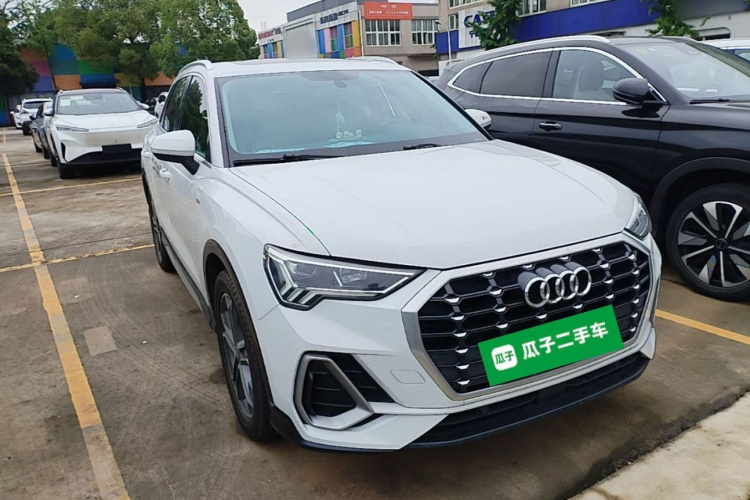 Audi Q3 2020 car image #4