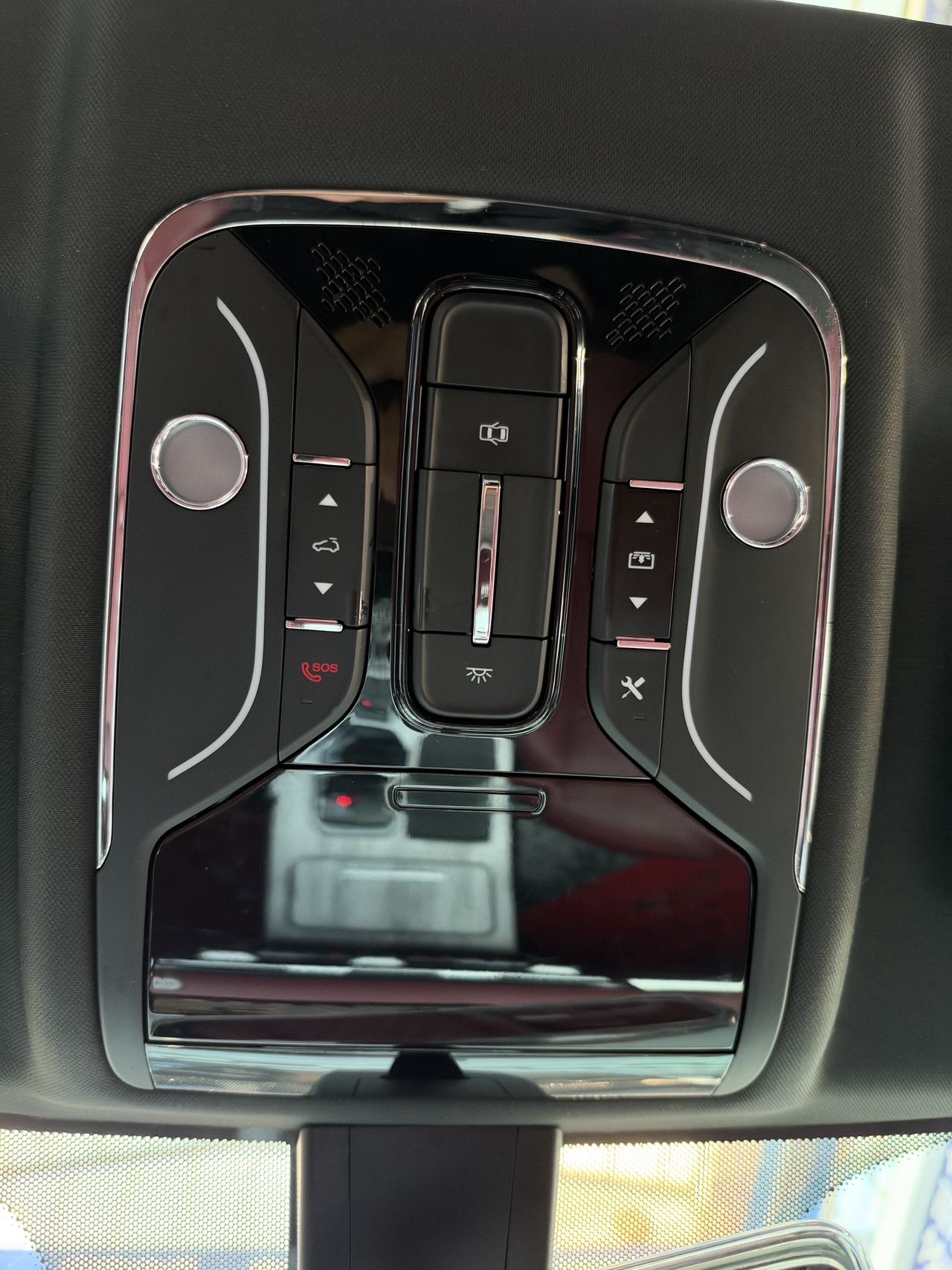 Jetour X70 PLUS 2023 car image #12