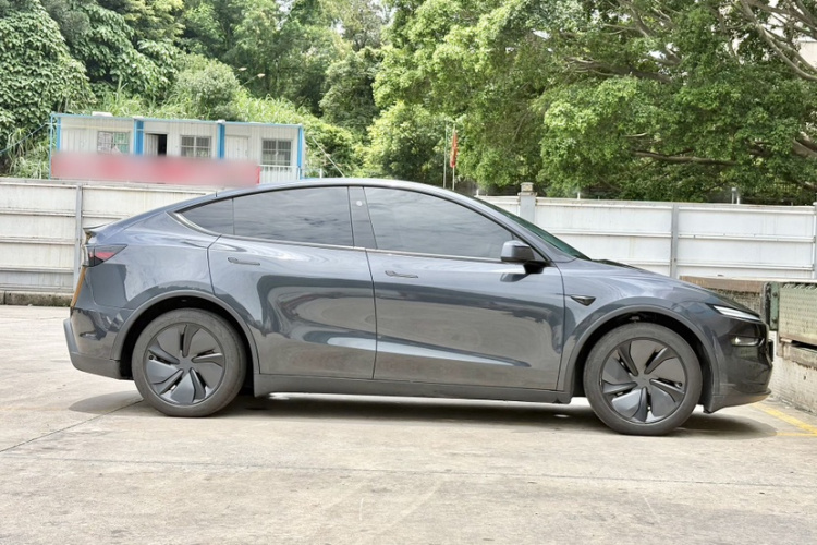 Tesla Model Y 2025 #3 Tesla Model Y 2025 car image #3