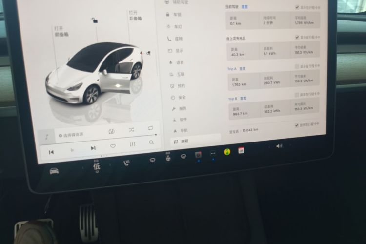 Tesla Model Y 2023 #12 Tesla Model Y 2023 car image #12