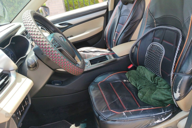 GEELY Emgrand 2019 car image #17