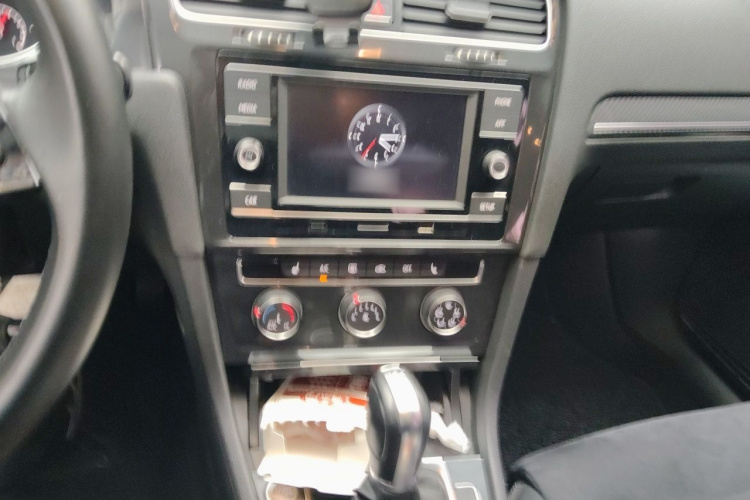 Volkswagen Golf 2018 car image #17