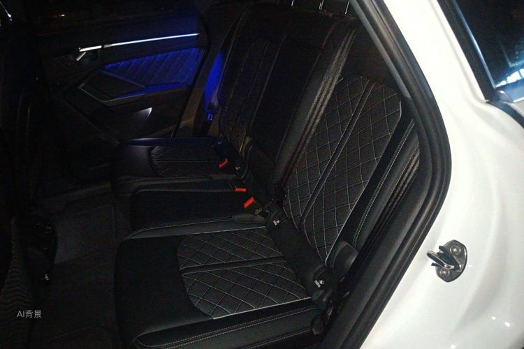 Audi Q3 2025 car image #19