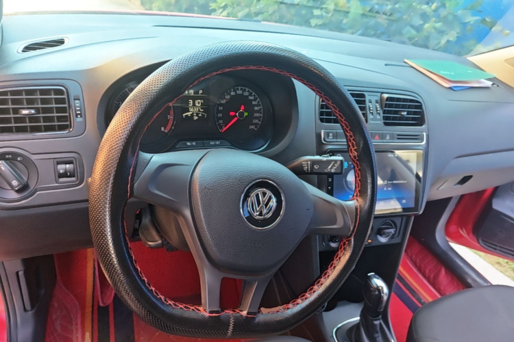 Volkswagen Polo 2019 car image #11