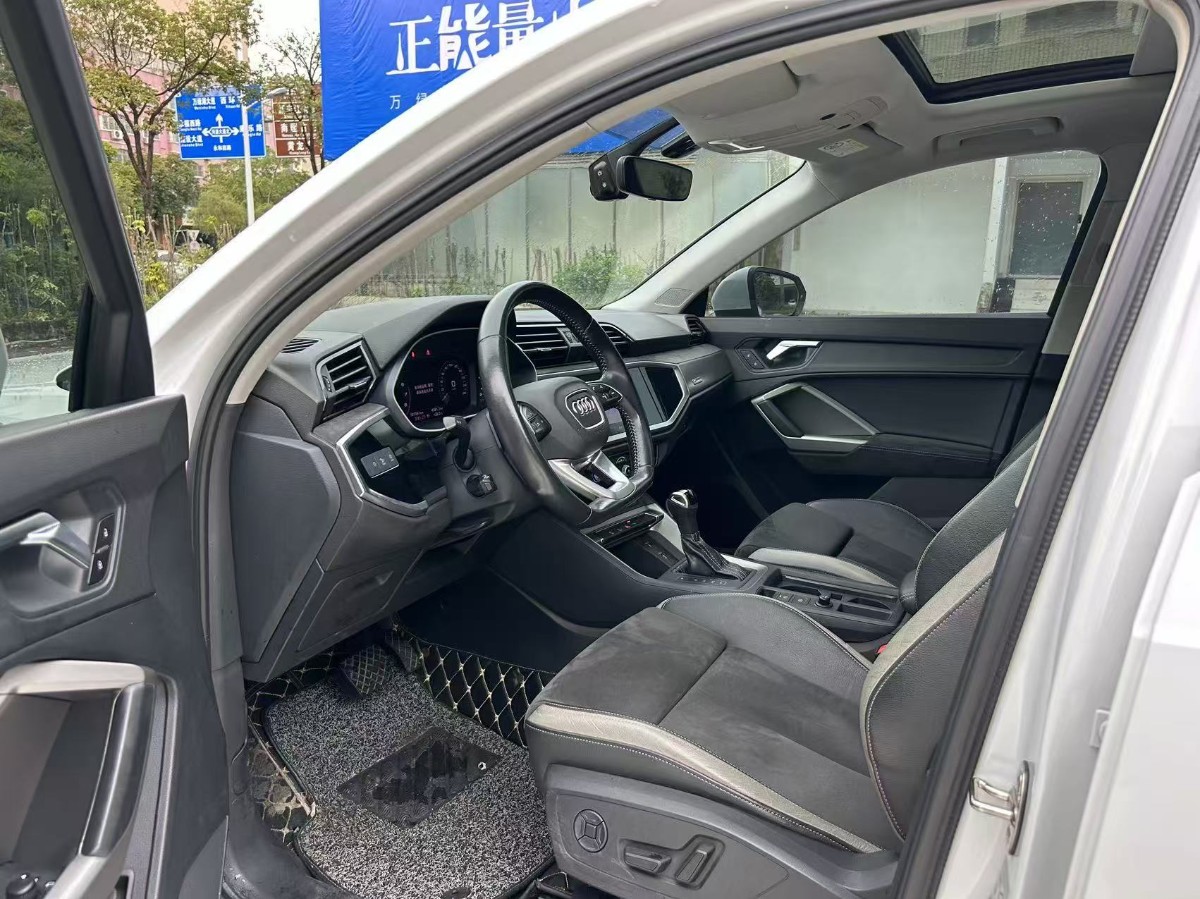Audi Q3 2020 car image #4