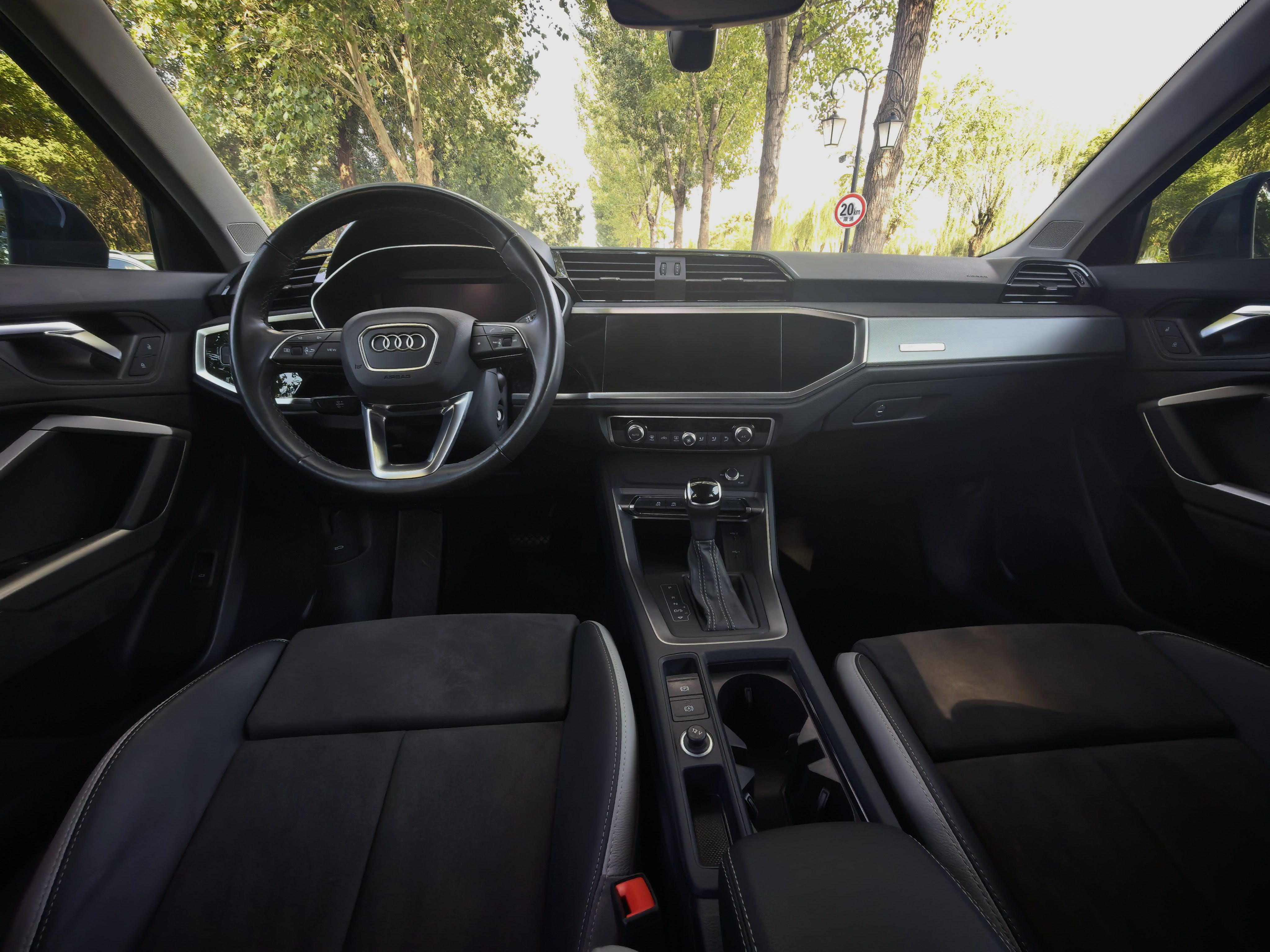 Audi Q3 2023 car image #4