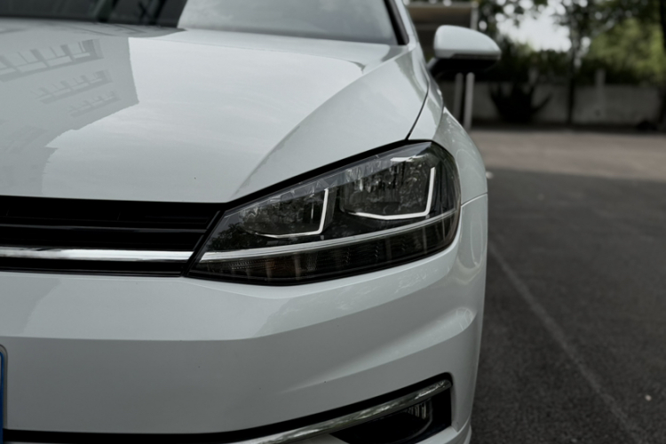 Volkswagen Golf 2019 car image #4