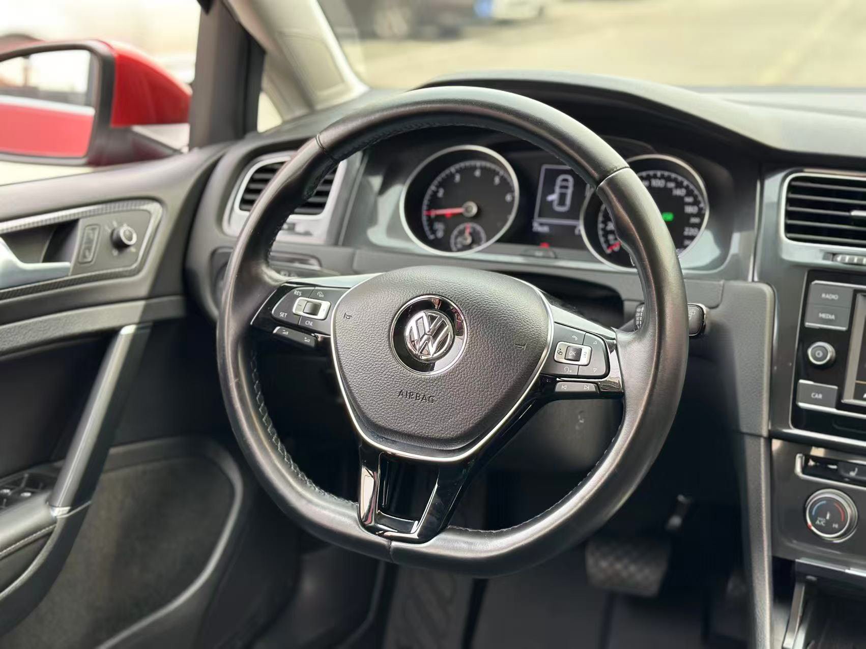 Volkswagen Golf 2018 car image #7