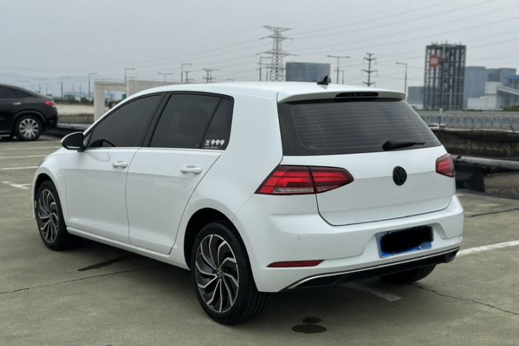 Volkswagen Golf 2020 car image #3
