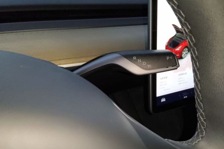 Tesla Model Y 2023 car image #14
