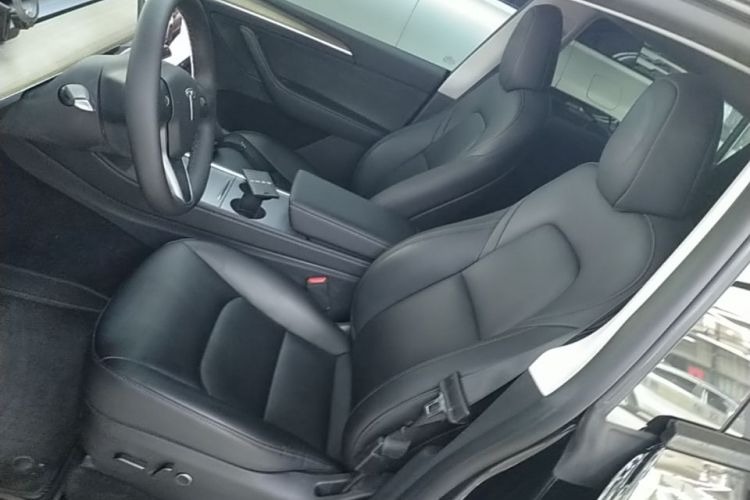 Tesla Model Y 2023 car image #19
