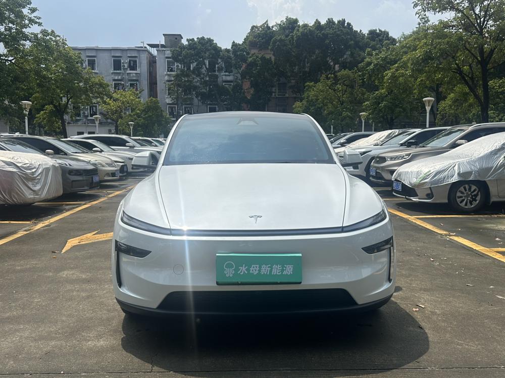 Tesla Model Y 2025 #2 Tesla Model Y 2025 car image #2