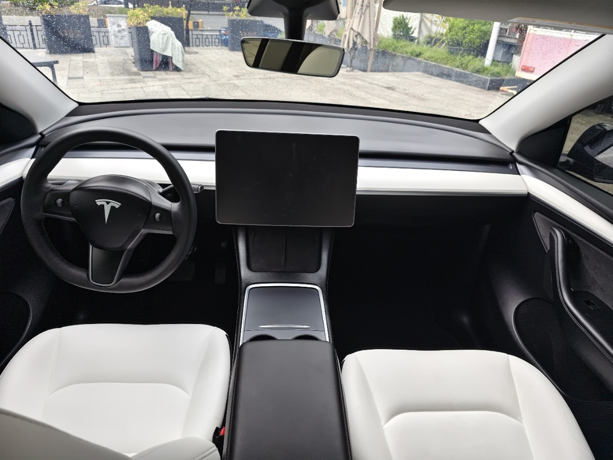 Tesla Model Y 2021 #4 Tesla Model Y 2021 car image #4