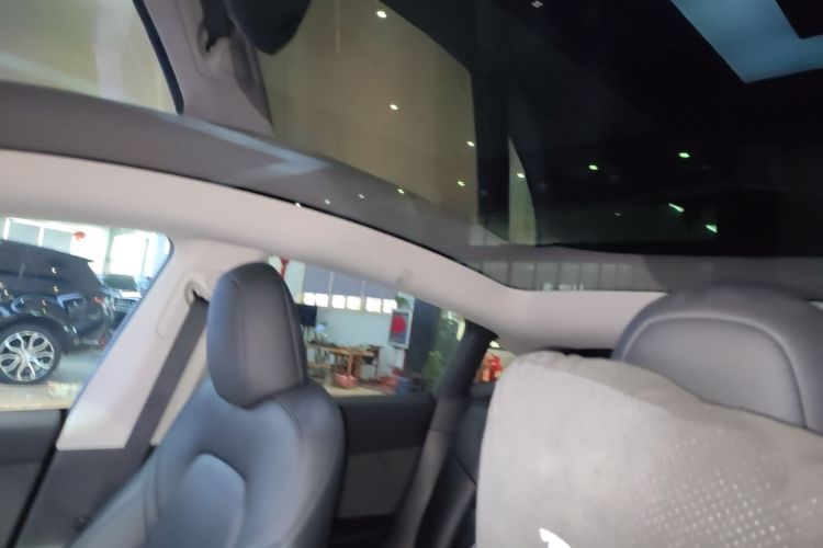 Tesla Model Y 2024 immagine di auto #18
