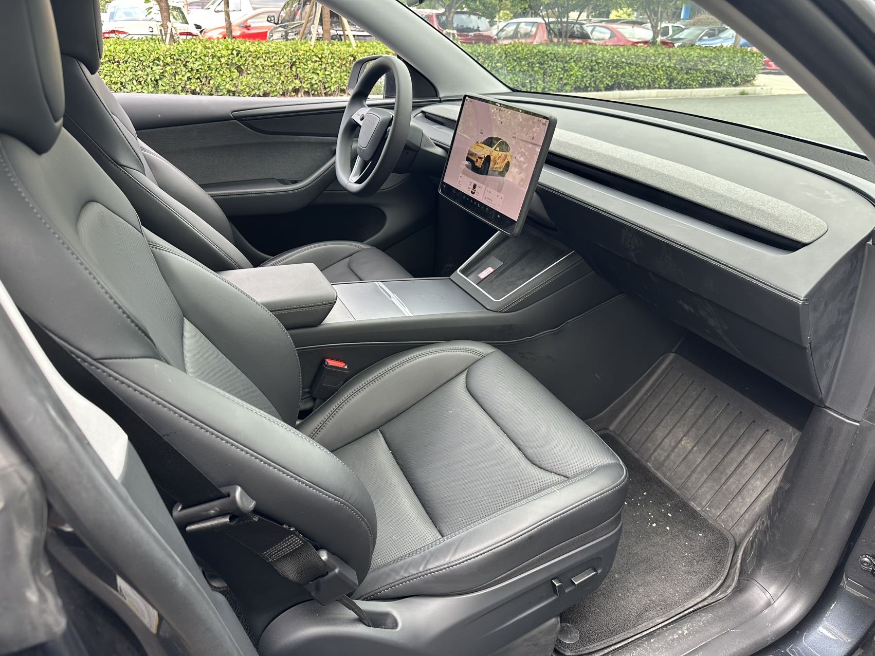 Tesla Model Y 2025 car image #21
