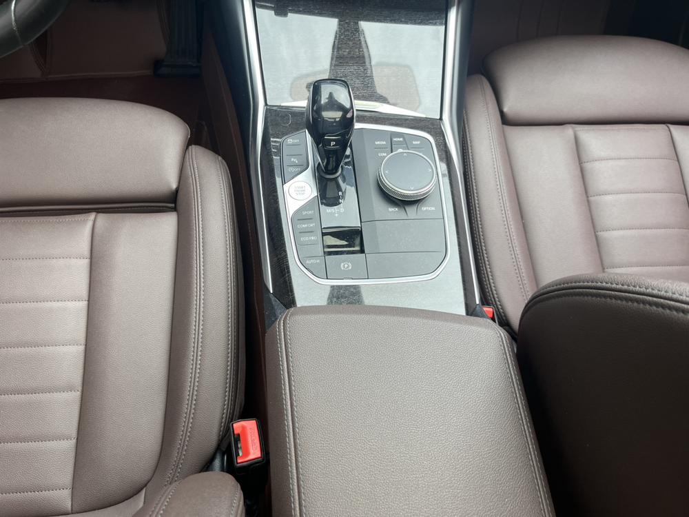 BMW 3 Series 2019 car image #23