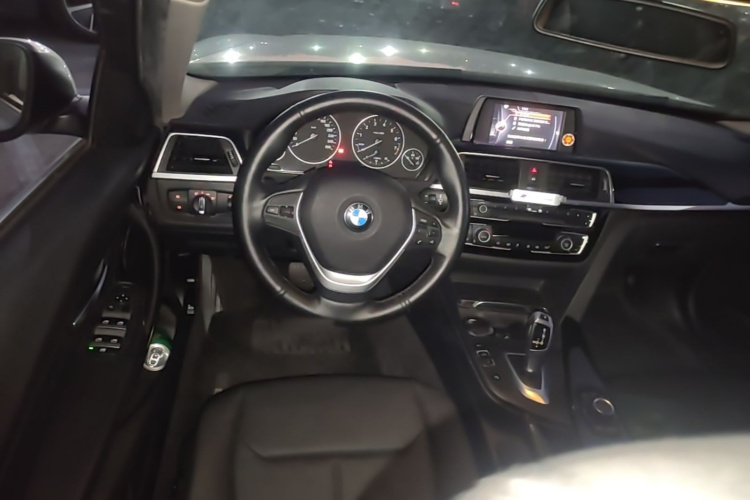 BMW 3 Series 2017 #12 BMW 3 Series 2017 car image #12