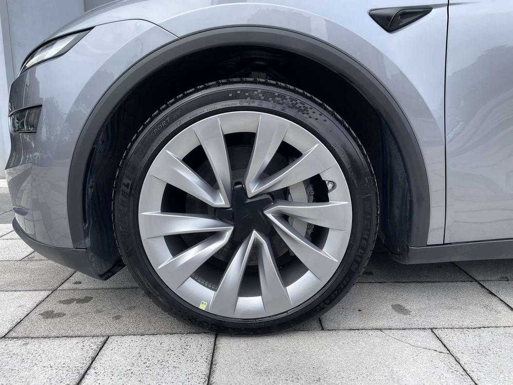 Tesla Model Y 2025 #7 Tesla Model Y 2025 car image #7