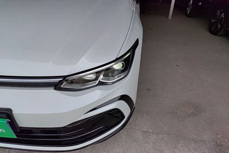 Volkswagen Golf 2022 car image #22