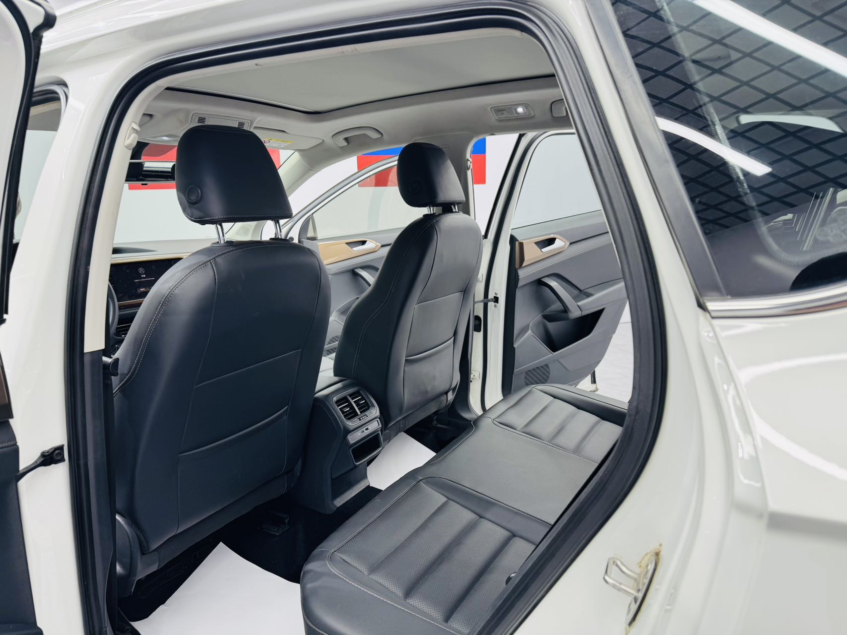 Volkswagen Tharu 2022 car image #5
