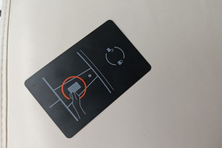 Tesla Model 3 2023 car image #9