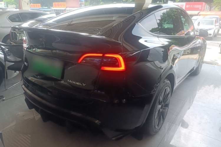 Tesla Model Y 2024 #7 Tesla Model Y 2024 car image #7