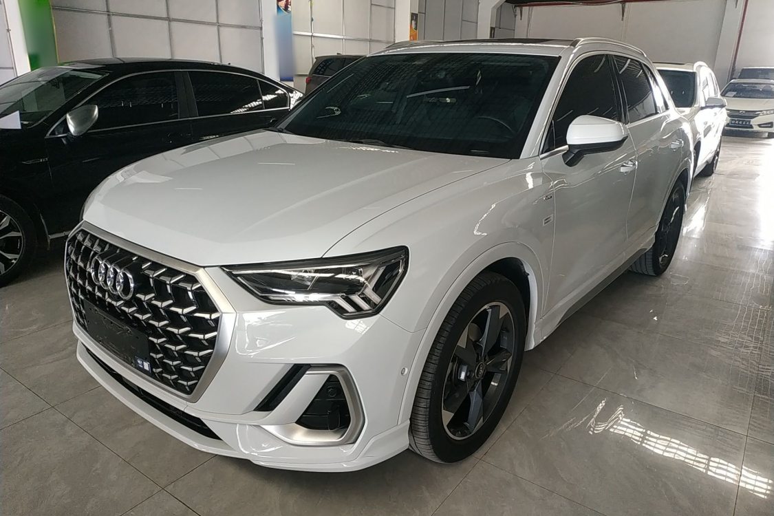 Audi Q3 2023 car image 