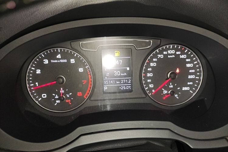 Audi Q3 2019 car image #16