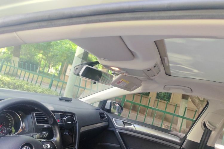 Volkswagen Golf 2019 car image #20