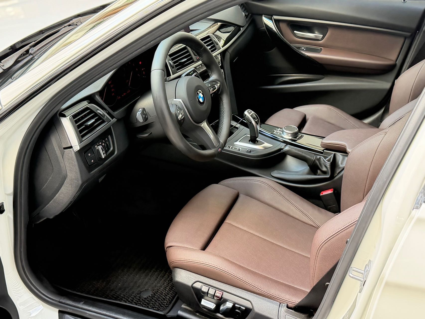 BMW 3 Series 2019 car image #4