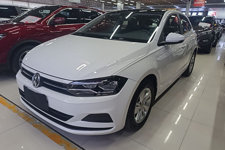 Volkswagen Polo 2021 car image #2